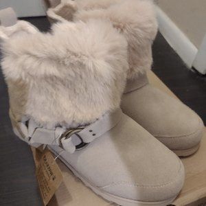 BEARPAW brand new boots in box